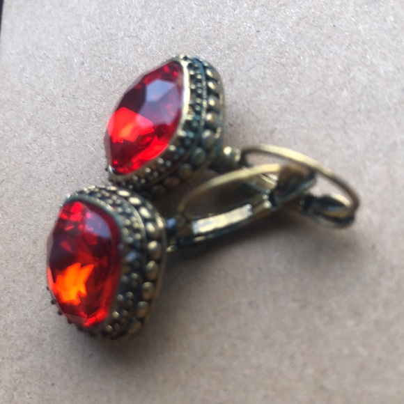 🟥 SOLD ‼️Vtg Earrings - Picture 3 of 5